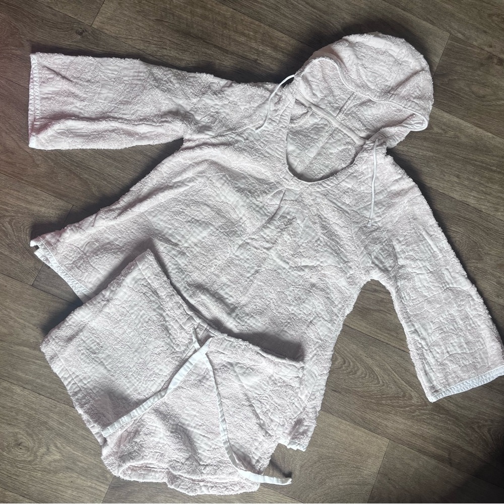 Textured White Hooded Top and Shorts Set
